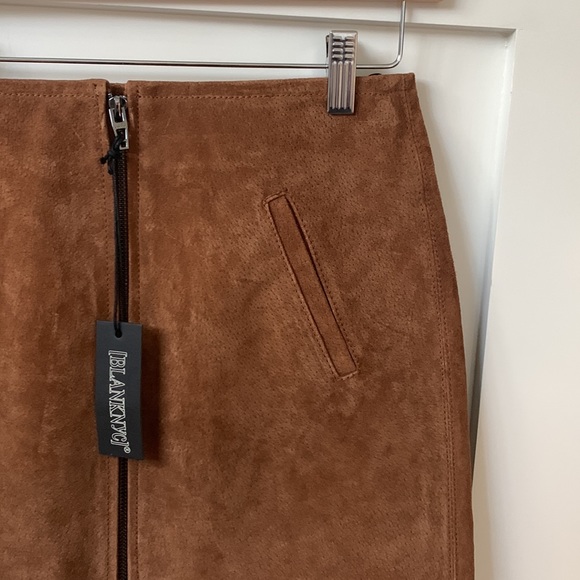 BlankNYC 
ALDER SKIRT
#73K-0433-ALDER BROWN 🤍 - Picture 7 of 14